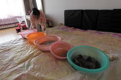 晋城楼上漏水，住户失联，小区没物管，业主维权难！律师来支招……